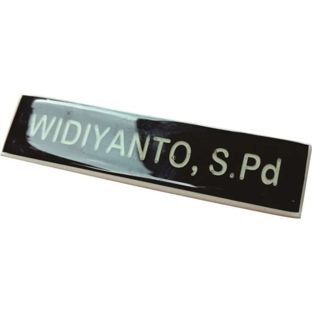 Nama Dada Grafir Warna Hitam Putih Lapis Peniti