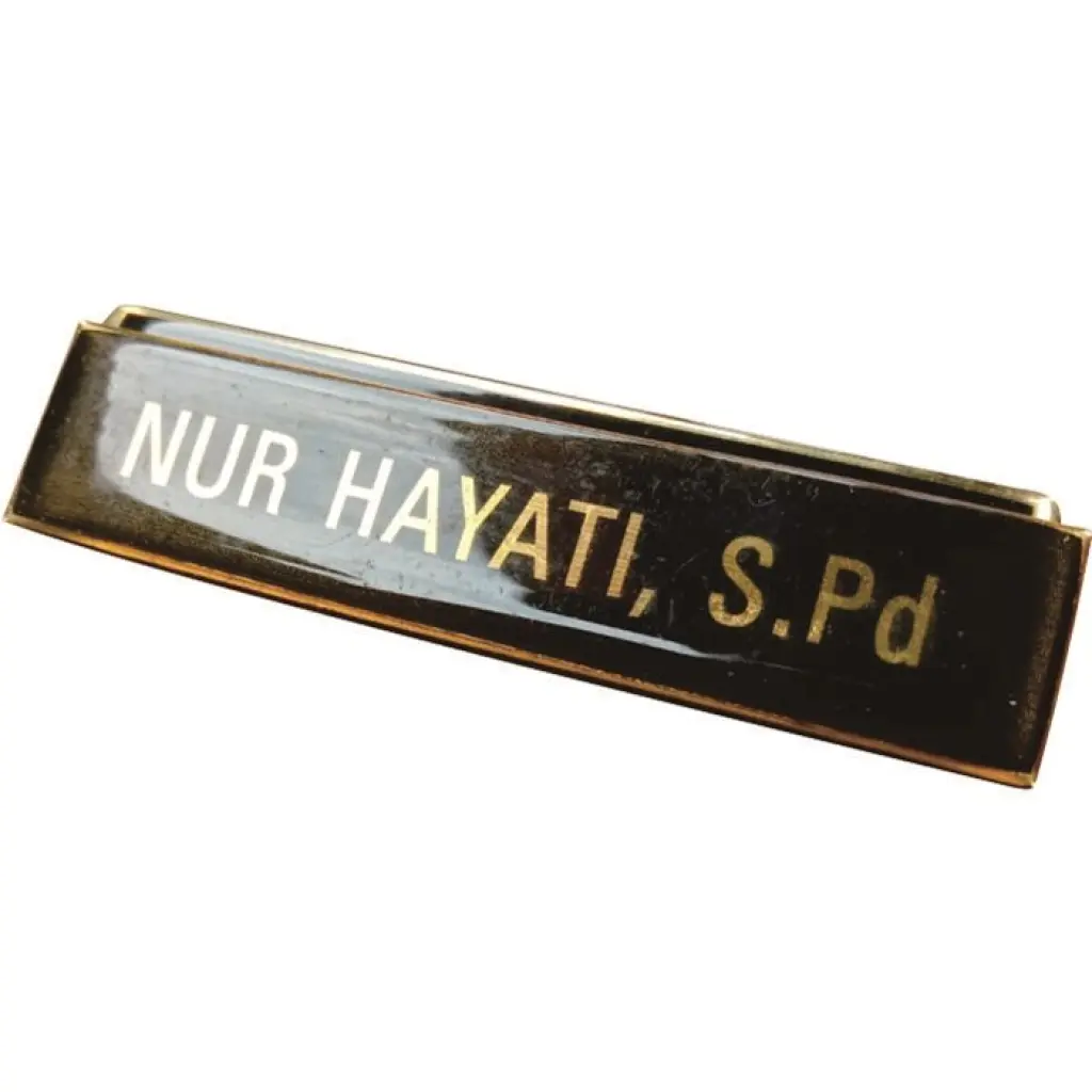 Nama Dada Warna Emas Lapis Resin Bening