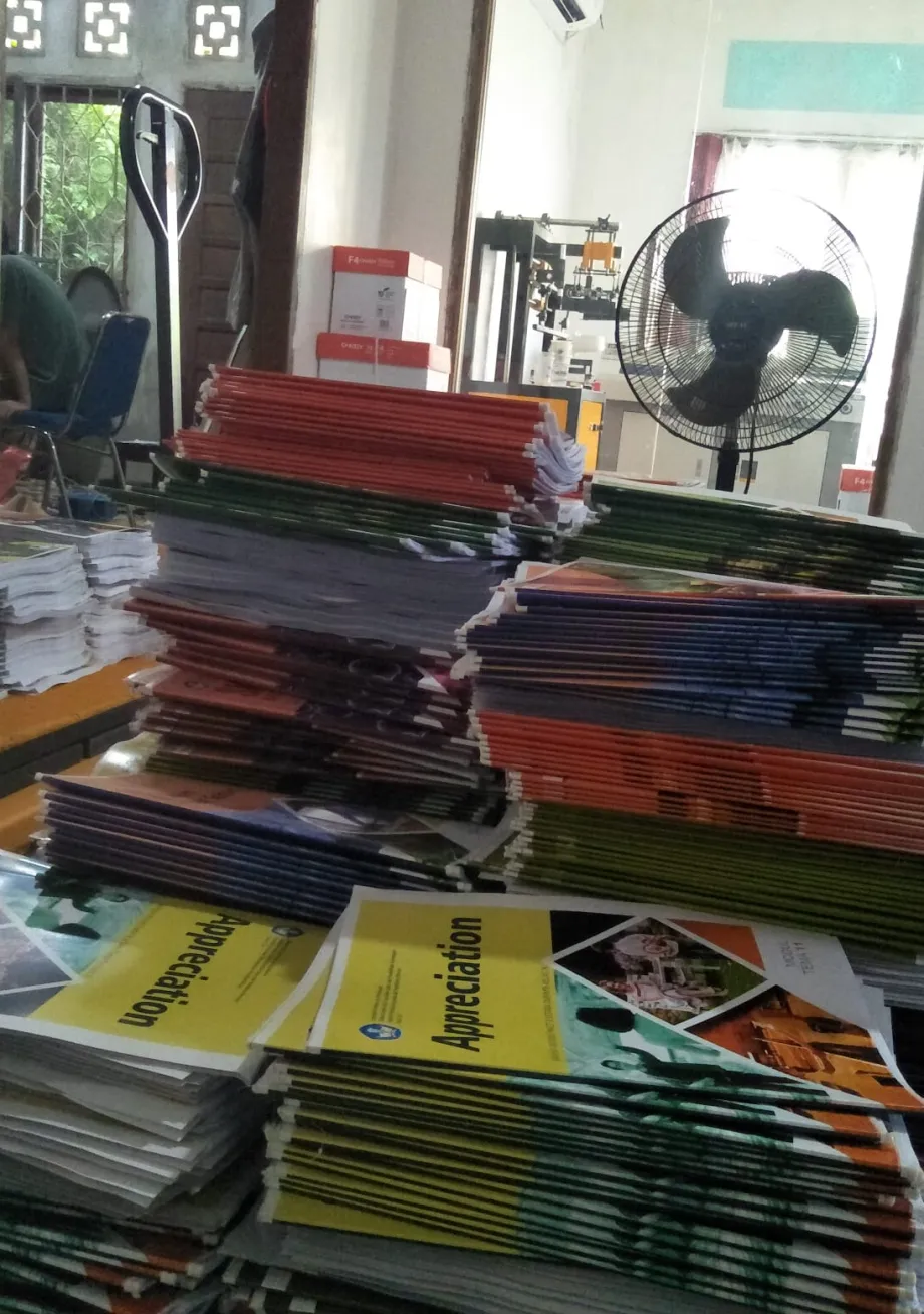 Jasa Fotokopi / Scan / Laminasi / Jilid Jasa Cetak Fotocopy Buku Modul 2 ~item/2022/4/1/whatsapp_image_2022_03_17_at_16_33_32