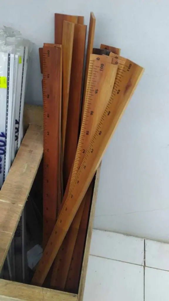 PENGGARIS KAYU 1M